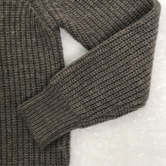 Brandy Melville Gray Crew Neck Sweater - Picture 5 of 5